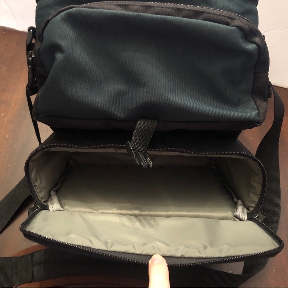 - Video Camera Case. Lowe Pro. - Picture 7 of 9